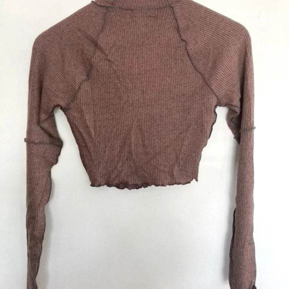RSQ Baby Tee Long Sleeve Crop Top Mock Neck Brown Tee Exposed Seam - Picture 6 of 7